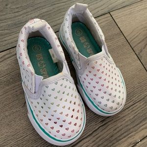 White/Rainbow Heart 5T Girl Shoes